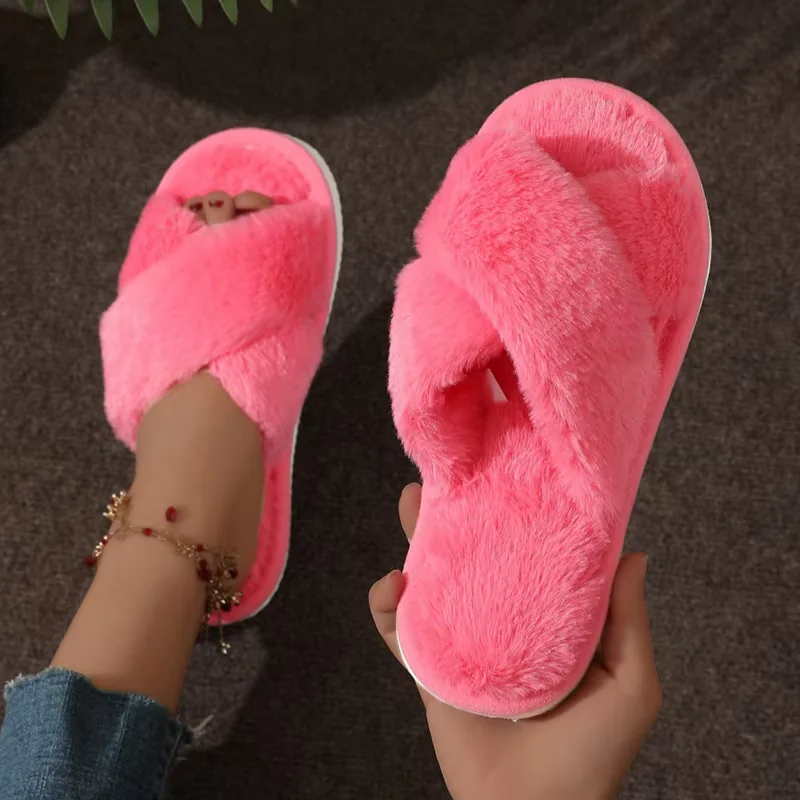 Fashion Cross Strap Cozy Fur Slippers Women Indoor Light Warm Plush Home Slippers Woman Faux Fur Flat Heel Couple Slides plus Size 43 Glissades douillettes