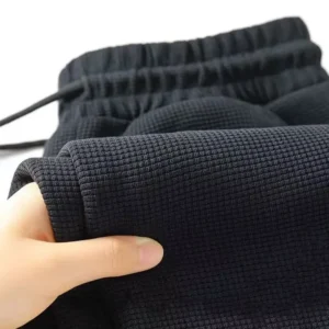 Le style tendance de la jambe droite pour les hommes