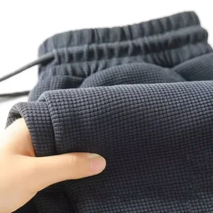 Le style tendance de la jambe droite pour les hommes