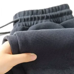 Le style tendance de la jambe droite pour les hommes