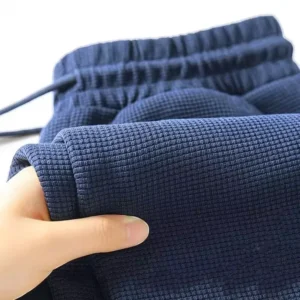 Le style tendance de la jambe droite pour les hommes